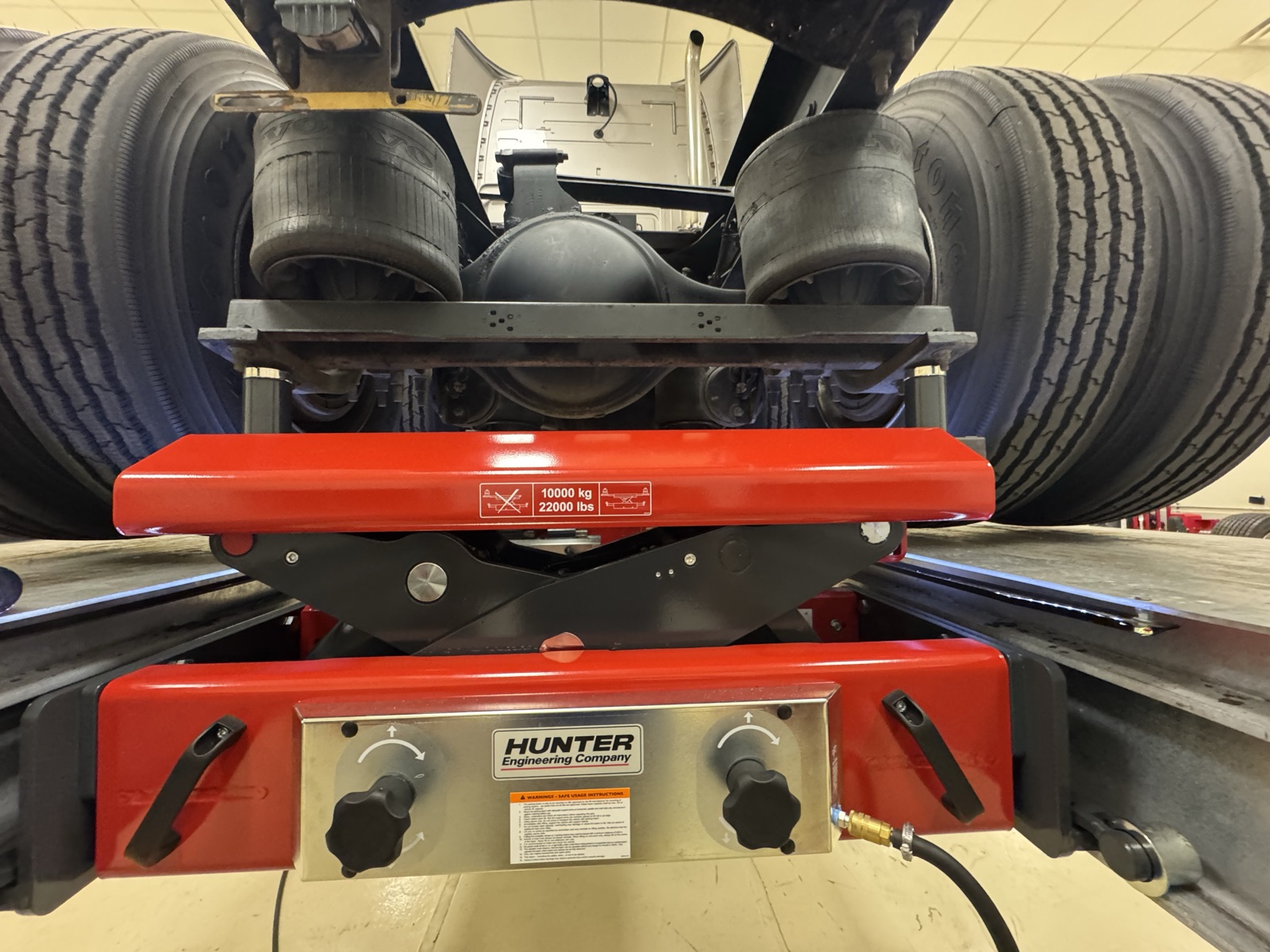 Portable Hunter HD lift set up under a heavy truck axle